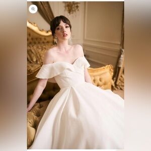 Elegant Off-Shoulder White Wedding Dress